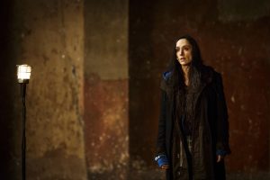 DANS LA SOLITUDE DES CHAMPS DE COTON - de Bernard-Marie Koltès - Musique et mise en scène: Roland Auzet Avec Anne Alvaro et Audrey Bonnet Collaborateurs artistiques : Thierry Thieû Niang et Wilfried Wendling - Création Lumière : Bernard Revel - Costumes : Nathalie Prats - Scénographie sonore : La Muse en Circuit, Centre national de création musicale - Lieu : Theatre des Bouffes du Nord - Ville : Paris - Le 02 02 2016 - Photo : Christophe RAYNAUD DE LAGE
