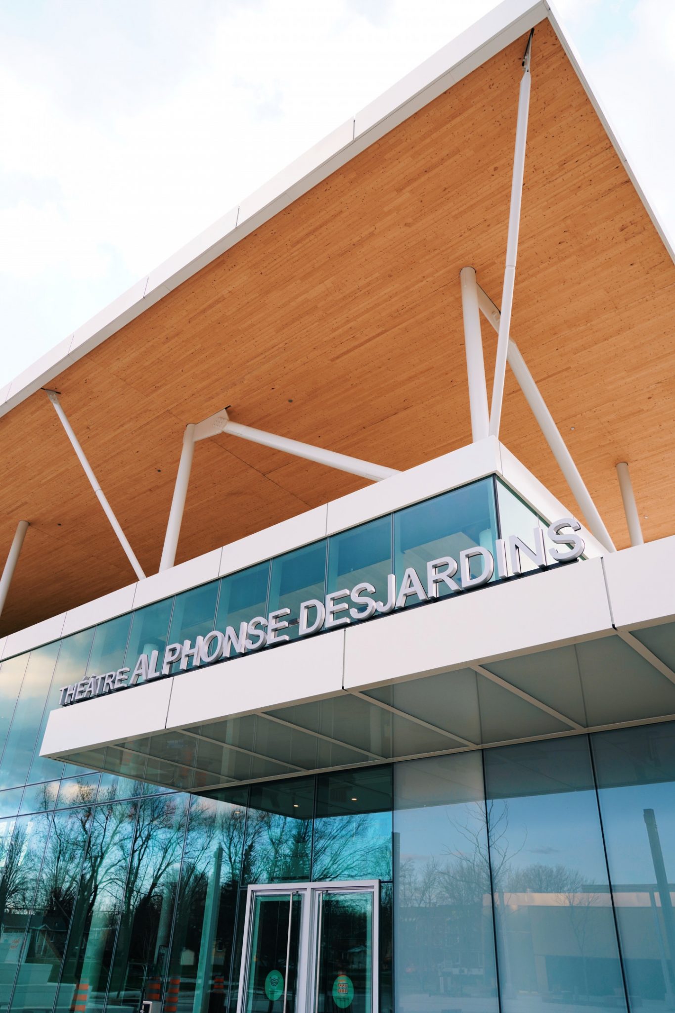 Une toute nouvelle salle à Repentigny JEU, revue de théâtre